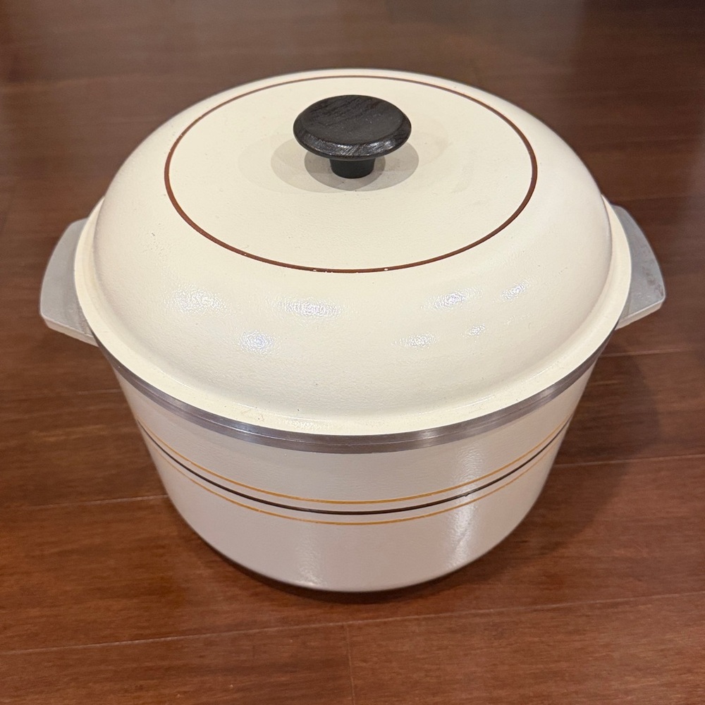 Cream Enamel Cast Iron Dutch Oven